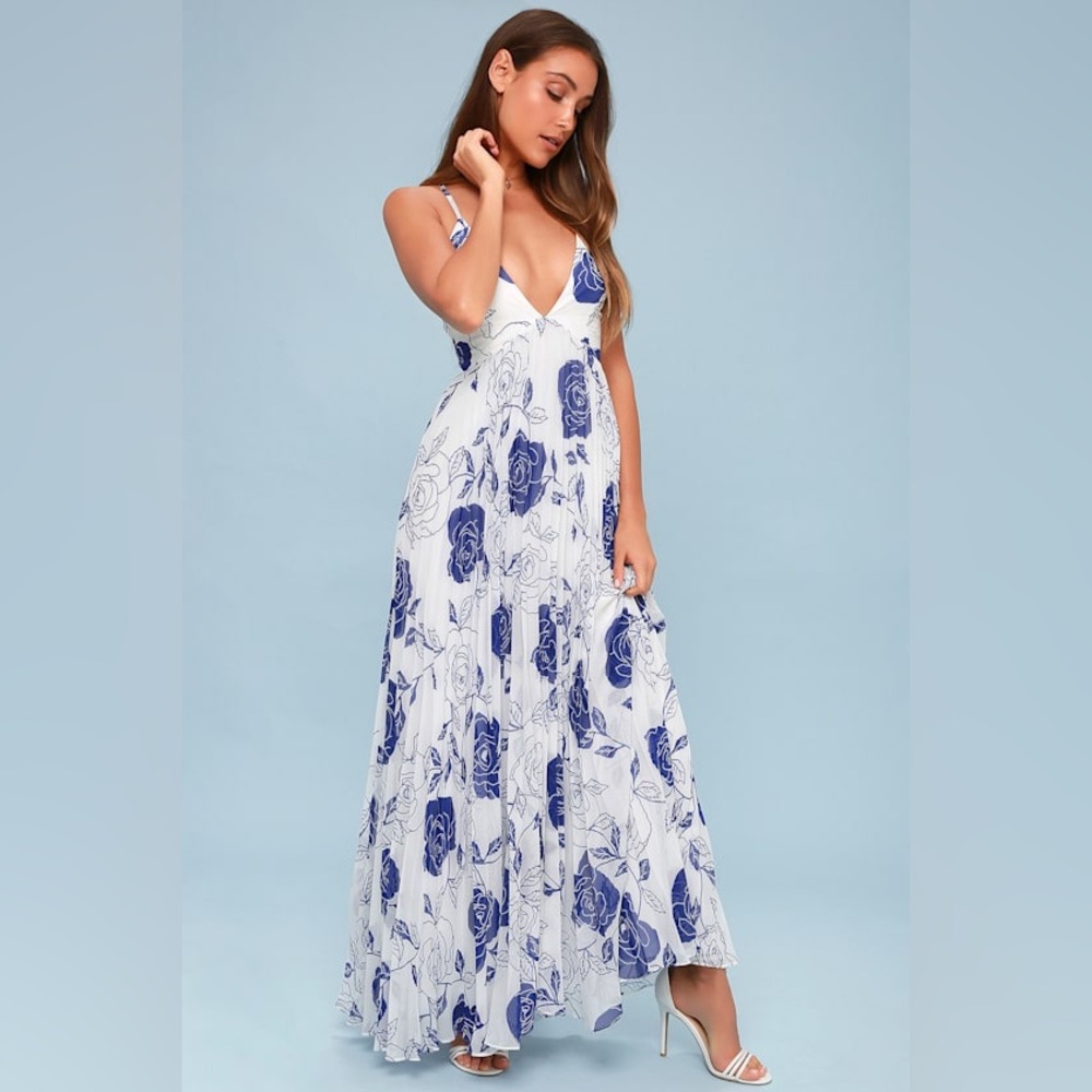 *NWT* Lulus Blue & White Floral Print Maxi Dress